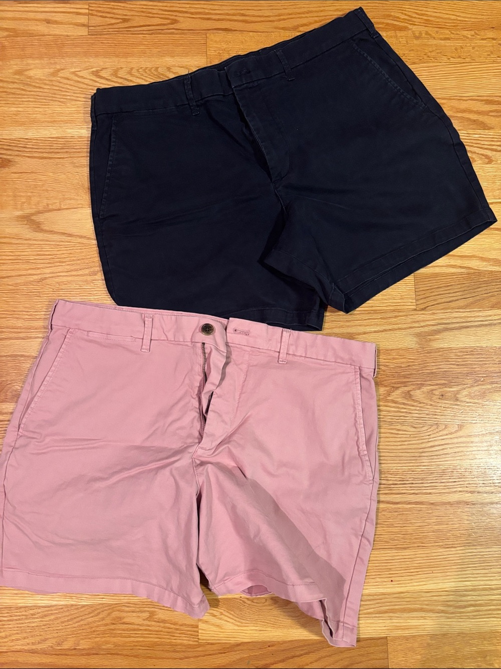 GAP Men's Flat Front 6” cotton Shorts in Navy and Dusty Pink men’s size 36 waist
